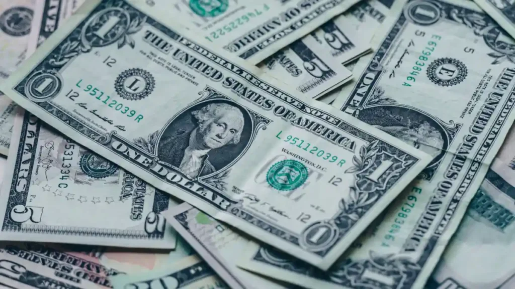 money and currency in Ecuador