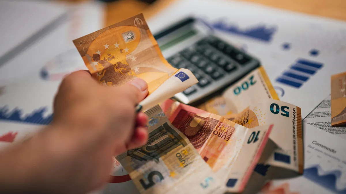 money and currency in Italy